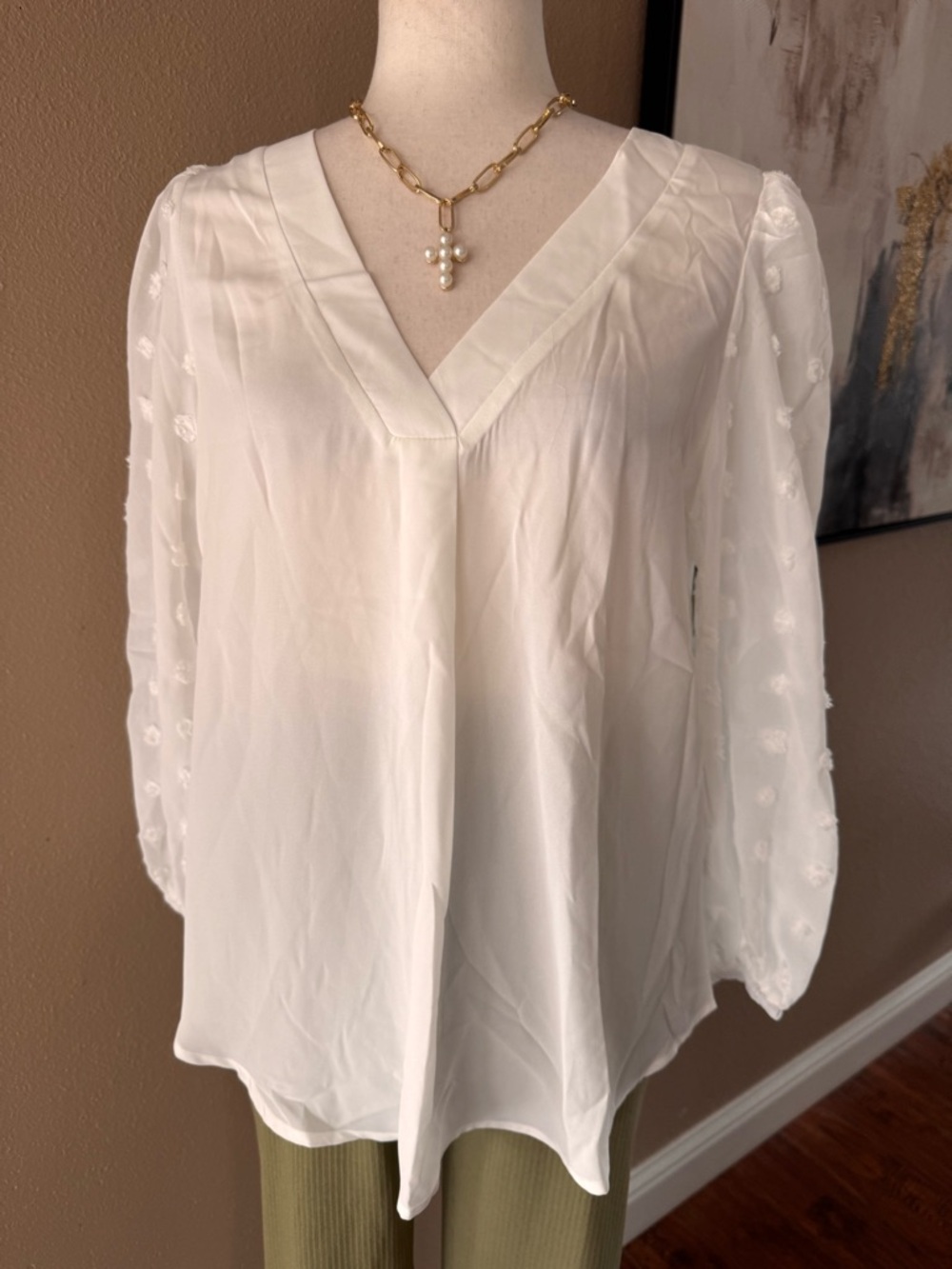 Women's White V-Neck Whimsical Blouse NWOT - Picture 4 of 13